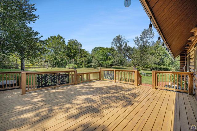 1643 SW Hodges RD, Topeka, KS 66615