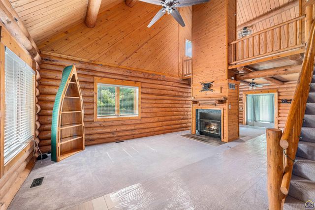 1643 SW Hodges RD, Topeka, KS 66615