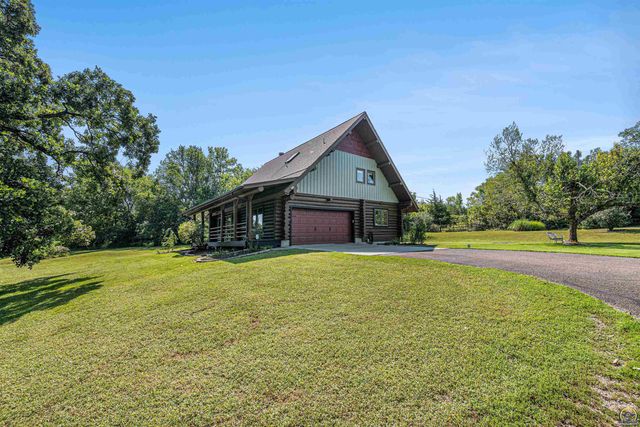 1643 SW Hodges RD, Topeka, KS 66615