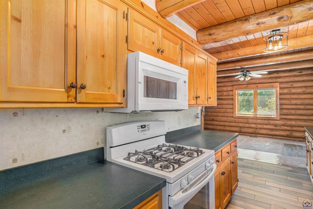 1643 SW Hodges RD, Topeka, KS 66615