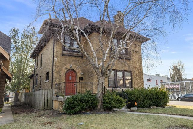 2704 N 46th STREET, Milwaukee, WI 53210