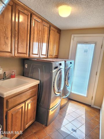 450 Fairway Drive, Palmdale, CA 93551