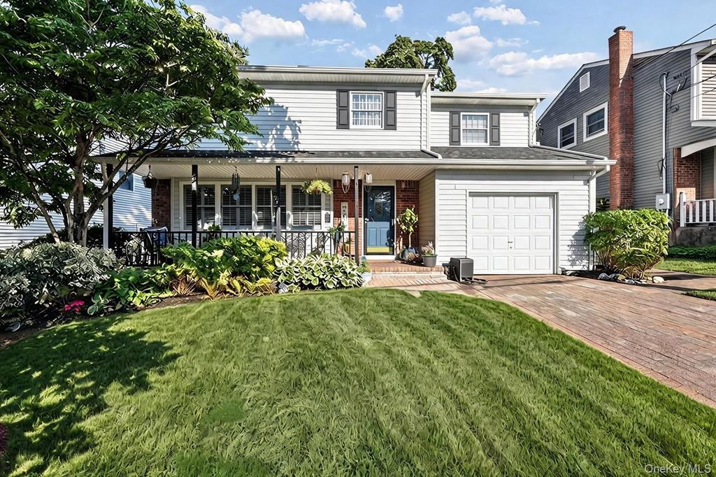 3 Stimson Place, Huntington, NY 11743