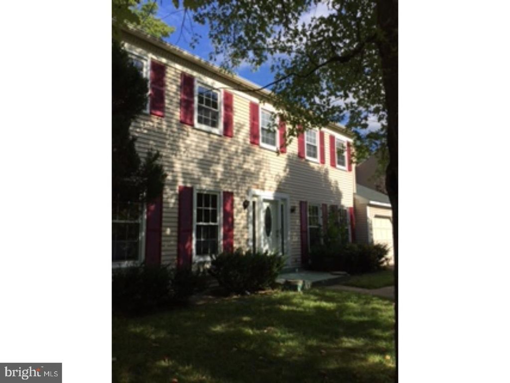 1 MAPLE POINT DR, Langhorne, PA 19047