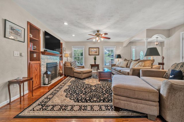 1907 Carleton DR, Salem, VA 24153