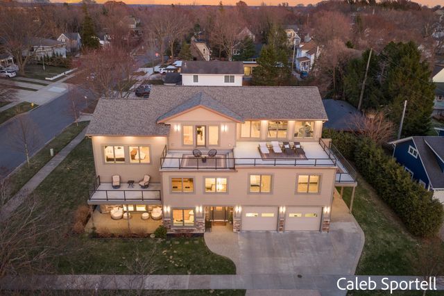 300 S 1st Street, Grand Haven, MI 49417