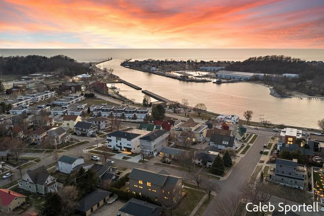 300 S 1st Street, Grand Haven, MI 49417