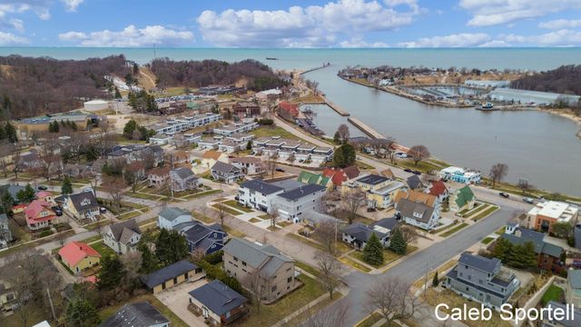 300 S 1st Street, Grand Haven, MI 49417