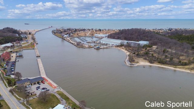 300 S 1st Street, Grand Haven, MI 49417