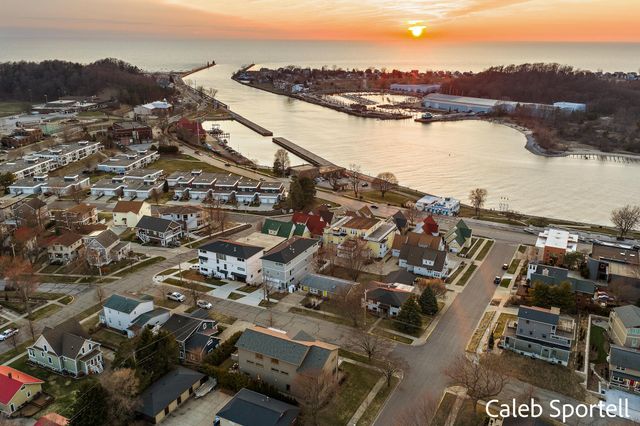 300 S 1st Street, Grand Haven, MI 49417