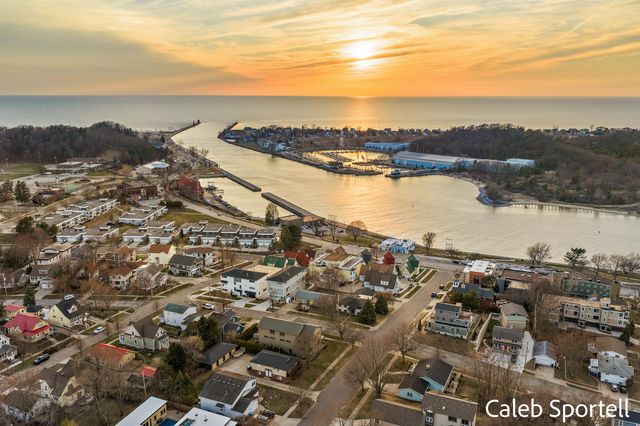 300 S 1st Street, Grand Haven, MI 49417