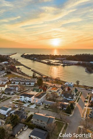 300 S 1st Street, Grand Haven, MI 49417