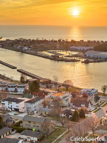 300 S 1st Street, Grand Haven, MI 49417