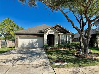 13115 Southern Valley Drive, Pearland, TX 77584