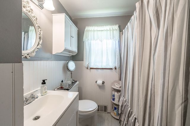 82 Redfern Drive, Springfield, MA 01109