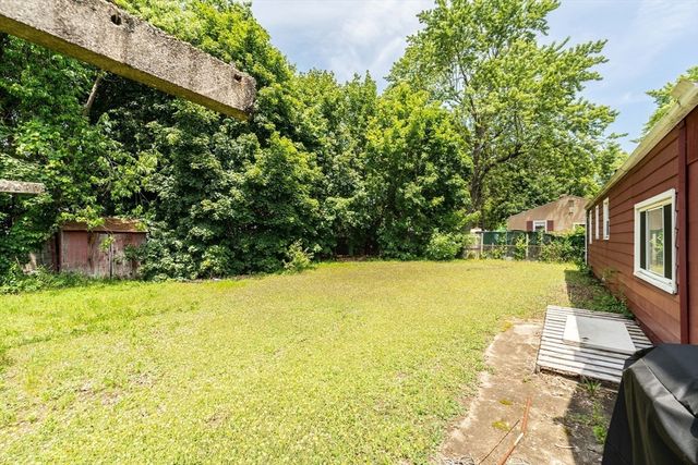 82 Redfern Drive, Springfield, MA 01109
