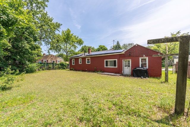 82 Redfern Drive, Springfield, MA 01109