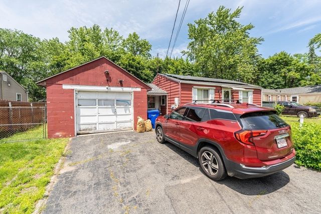 82 Redfern Drive, Springfield, MA 01109