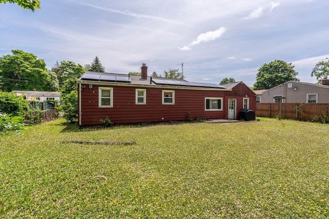82 Redfern Drive, Springfield, MA 01109