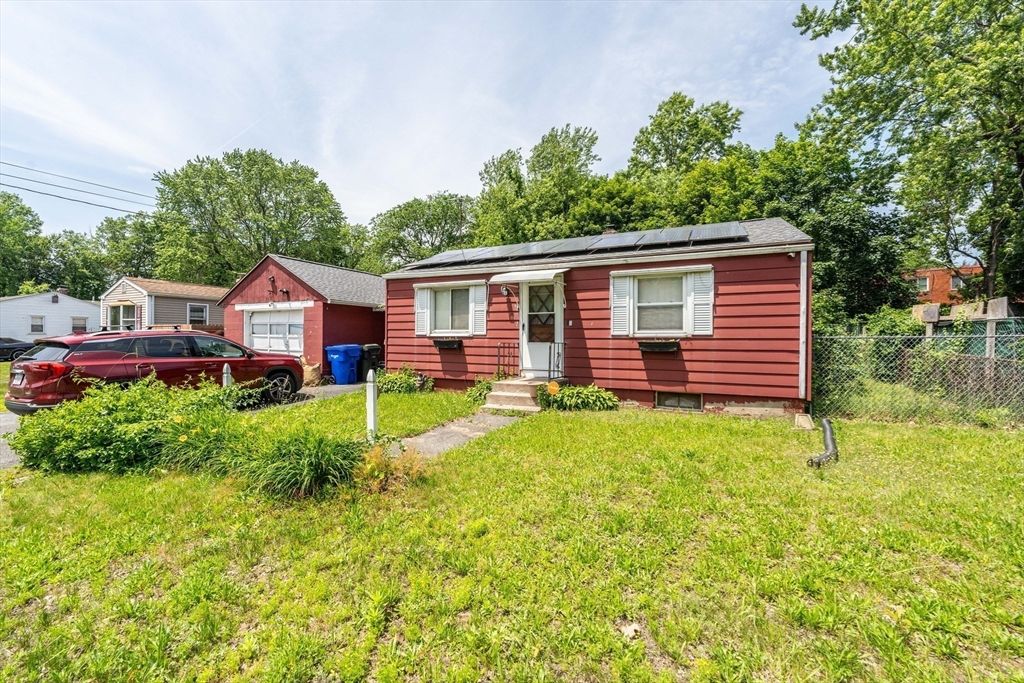 82 Redfern Drive, Springfield, MA 01109