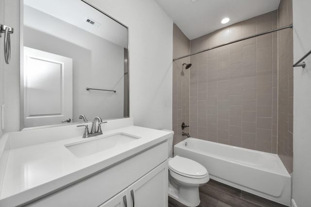 9577 Neuens Road B, Houston, TX 77080