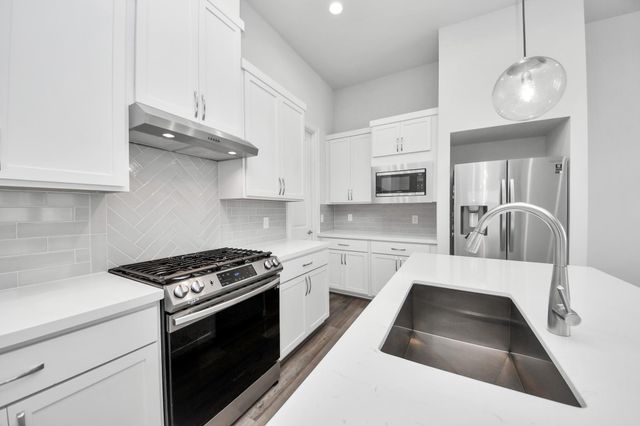 9577 Neuens Road B, Houston, TX 77080