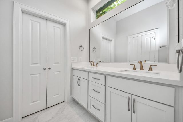 9577 Neuens Road B, Houston, TX 77080