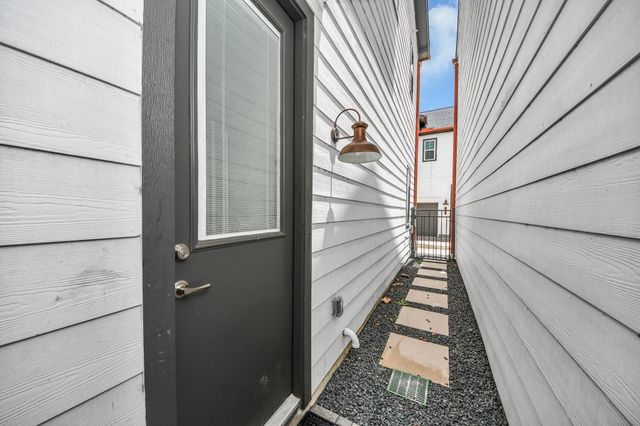 9577 Neuens Road B, Houston, TX 77080