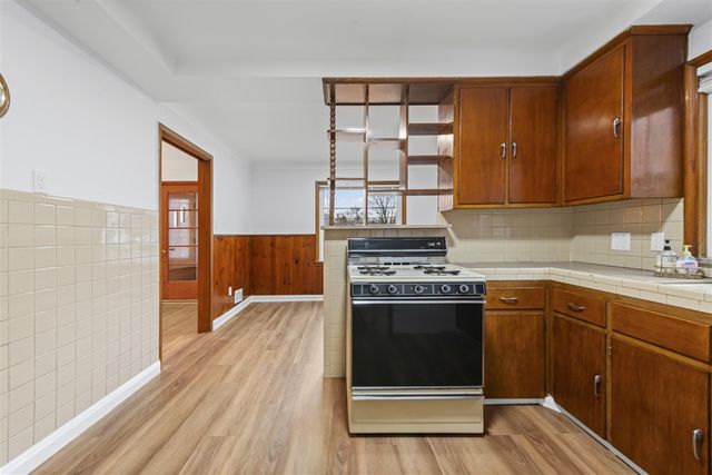 15887 Beech Daly, Redford, MI 48239