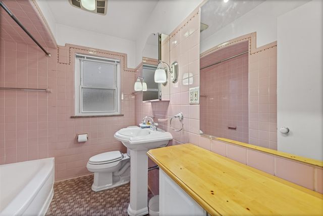 15887 Beech Daly, Redford, MI 48239