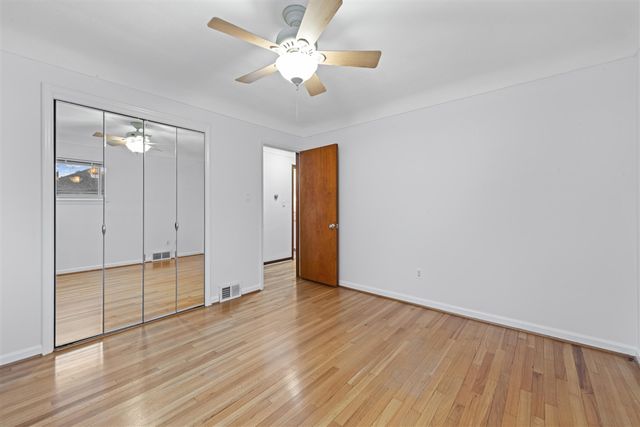 15887 Beech Daly, Redford, MI 48239