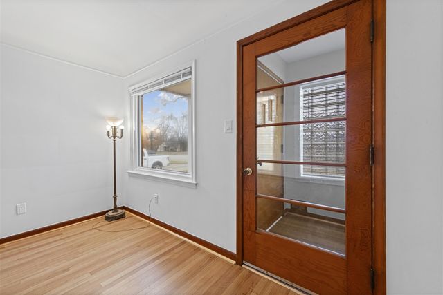 15887 Beech Daly, Redford, MI 48239