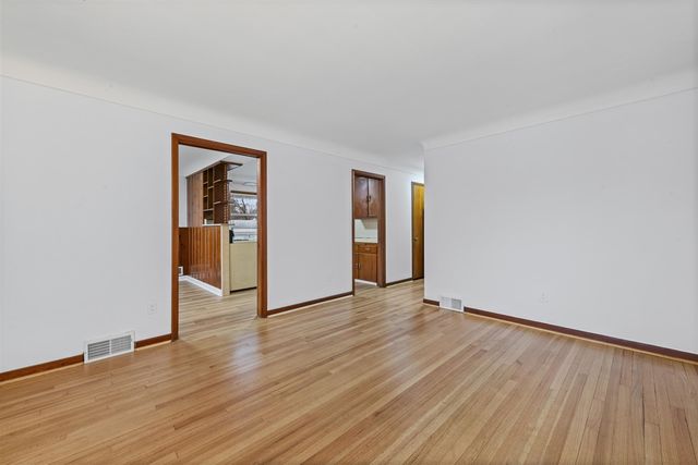 15887 Beech Daly, Redford, MI 48239