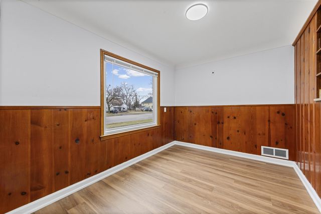 15887 Beech Daly, Redford, MI 48239