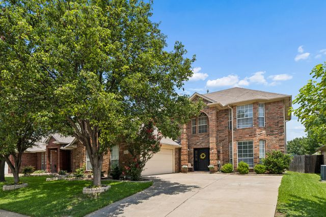 2813 Flint Rock Drive, Fort Worth, TX 76131
