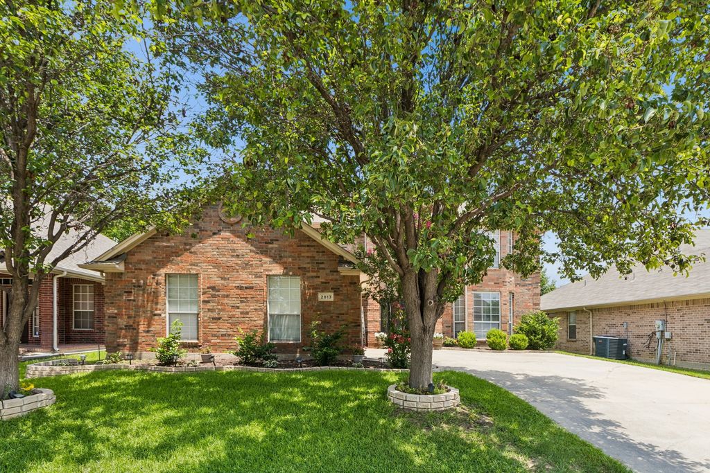 2813 Flint Rock Drive, Fort Worth, TX 76131