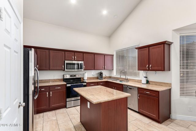 5273 W ANGELA Drive, Glendale, AZ 85308