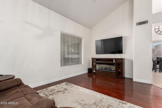 5273 W ANGELA Drive, Glendale, AZ 85308