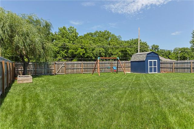 18912 E 12th Street S, Independence, MO 64057