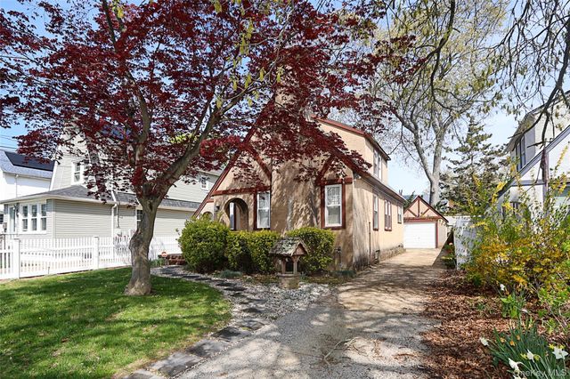 987 Kings Parkway, North Baldwin, NY 11510