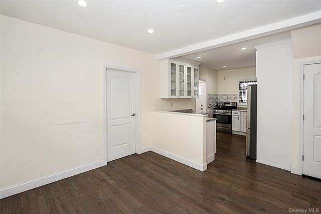 987 Kings Parkway, North Baldwin, NY 11510