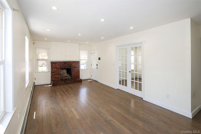 987 Kings Parkway, North Baldwin, NY 11510