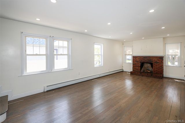 987 Kings Parkway, North Baldwin, NY 11510