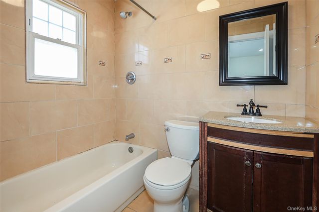 987 Kings Parkway, North Baldwin, NY 11510