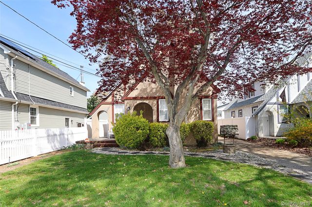 987 Kings Parkway, North Baldwin, NY 11510