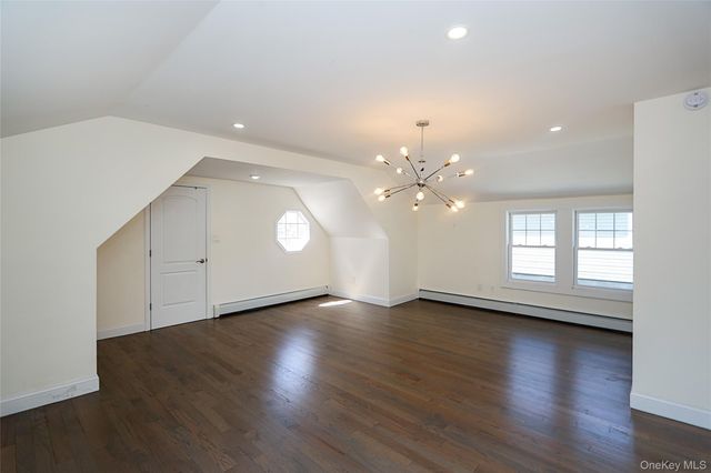 987 Kings Parkway, North Baldwin, NY 11510