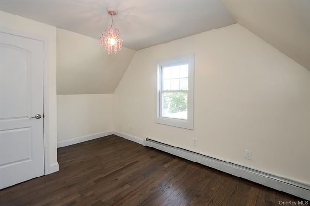 987 Kings Parkway, North Baldwin, NY 11510