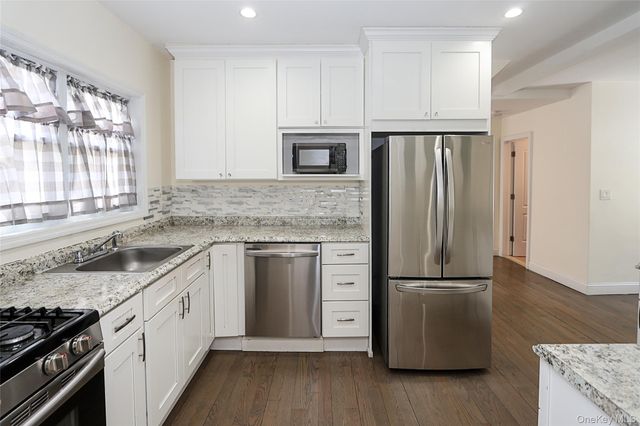 987 Kings Parkway, North Baldwin, NY 11510