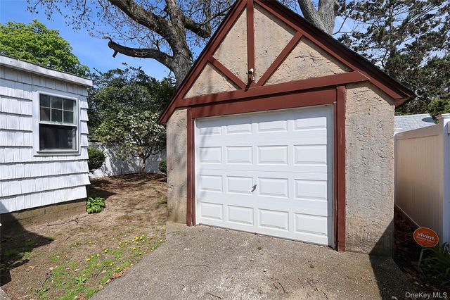 987 Kings Parkway, North Baldwin, NY 11510