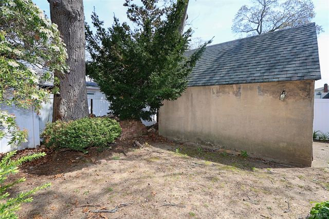 987 Kings Parkway, North Baldwin, NY 11510